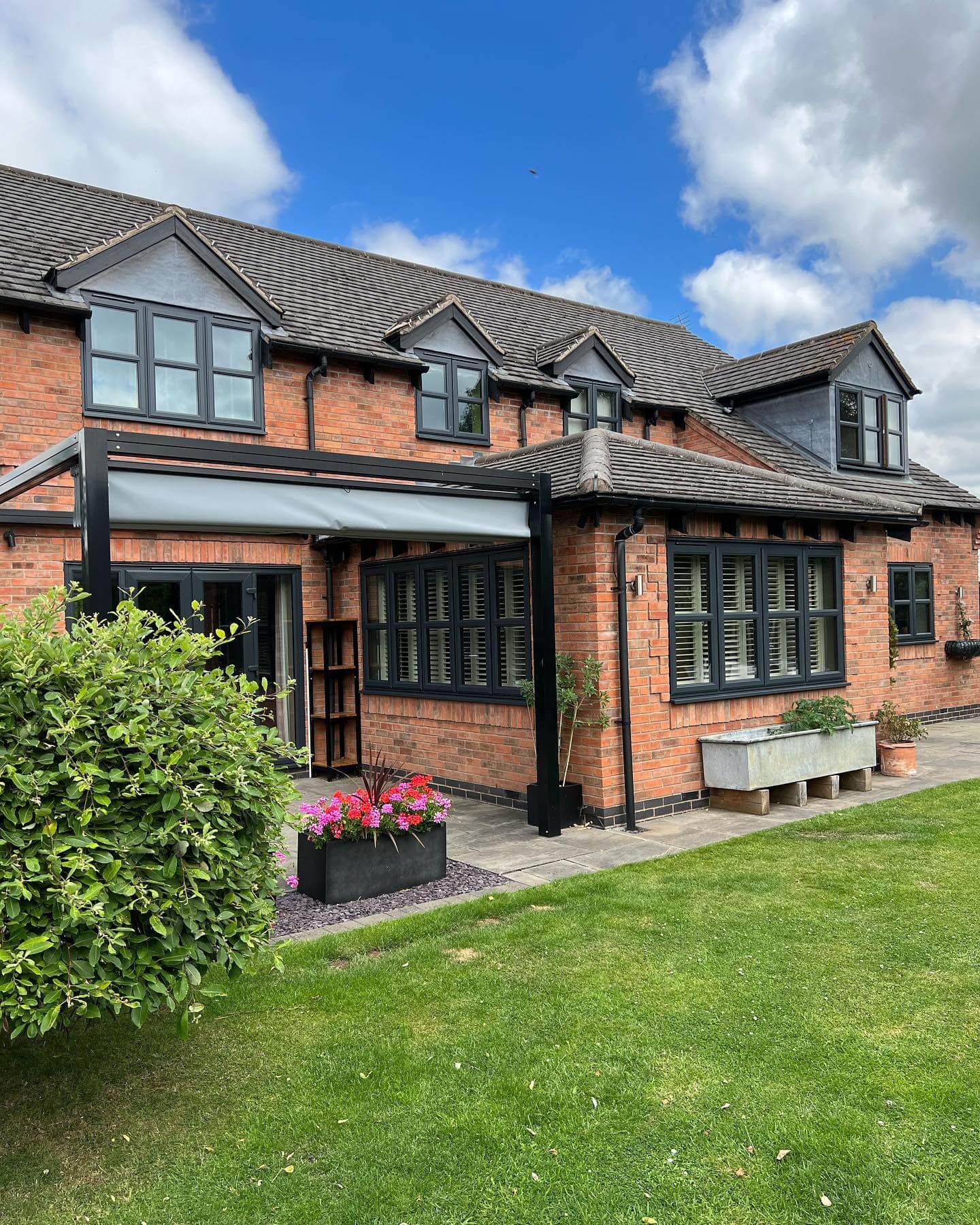 Top Five Benefits of Spray Painting UPVC Windows